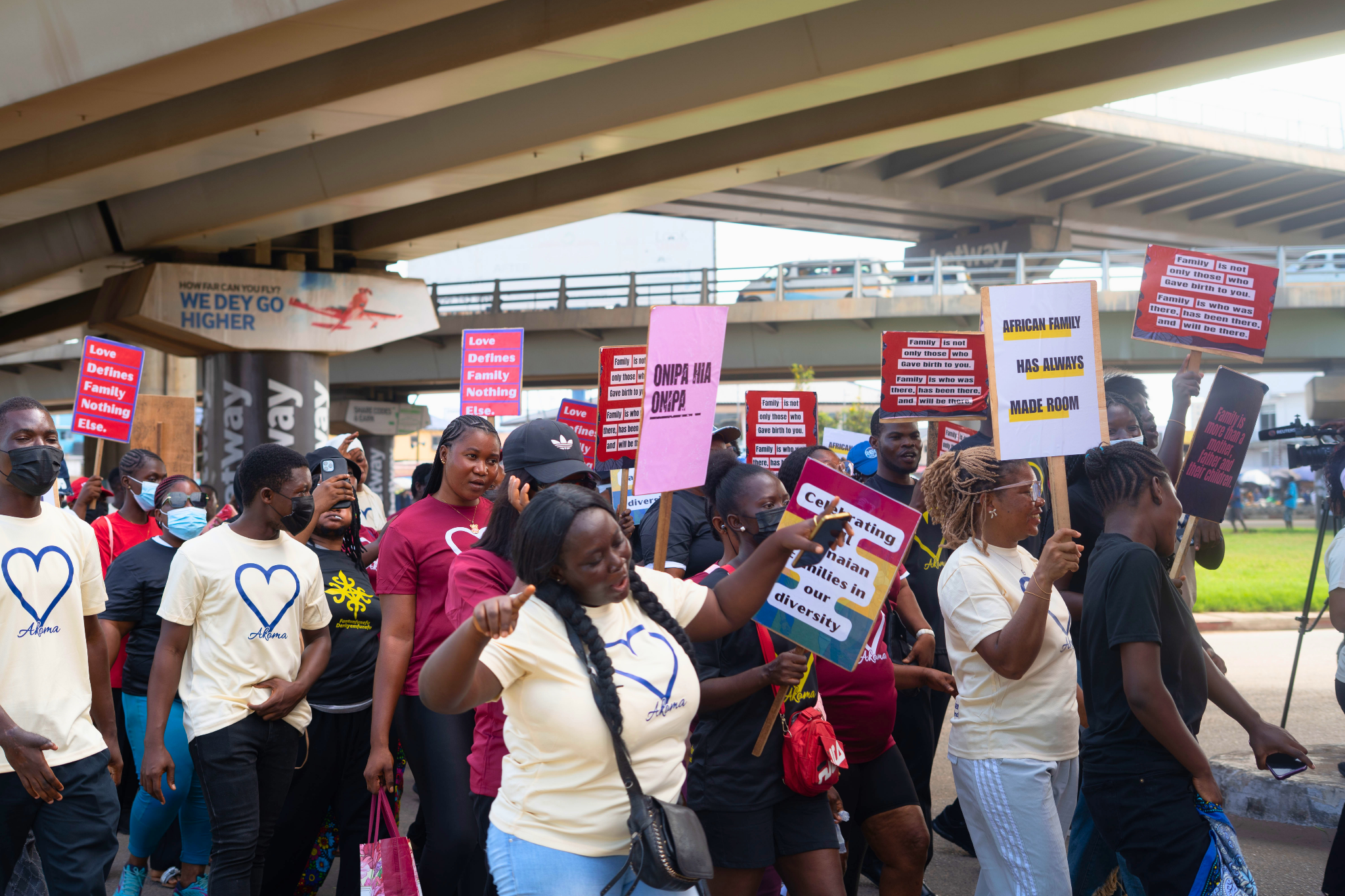Yɛnkae sɛ nsa baako nkura adesoa - Marche à Accra